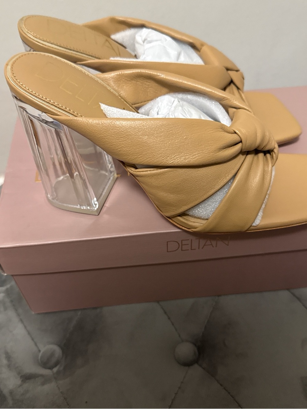 DELIAN Tan Knot-Front Clear Block Heel Mules